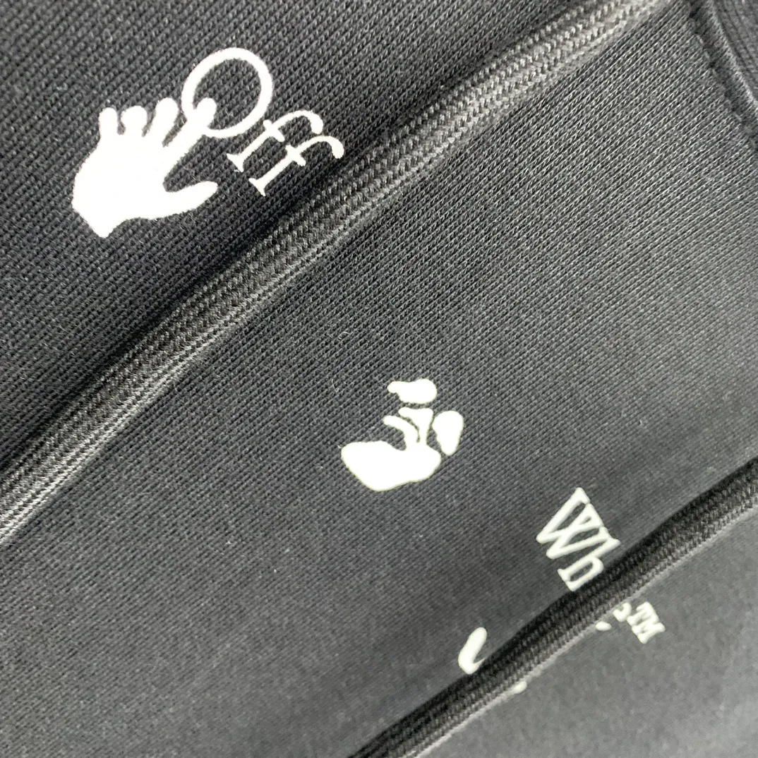 [New] Top tested version, the new OFF-WHITE water droplets dissolve ice cream, glue arrows, same style hooded sweatshirts for male and female couples stars, graffiti arrow series, European niche culture, high street, versatile, inkjet graffiti water drop arrows 💧 hot melt gradient effect! The printing adopts the imported glue hot stamping process. The printing has an overlapping and melting texture, creating a three-dimensional and dynamic effect. After high temperature and heat fixation, the firmness is very high, so there is no need to worry about the printing fading and falling off easily! The fabric is made of custom-woven and dyed pure cotton twill terry that has been pre-shrunk by washing and treated to prevent pilling. The collar is elastic and the collar is all hemmed. The collar will not deform even after repeated cleaning for a long time!  Complete range of PB packaging bags with wash water label tags and comparison support! 🚩Wall crack recommendation is different from the market currency! A full set of customized accessories! Strict quality control! ZP-purchasing agent of the same level! It’s extremely difficult to reproduce, so don’t be afraid of any comparison! Give it away and keep it for yourself. Color: black. Size chart: XS-L P:390